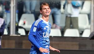 Pemain Como, Nico Paz, merayakan gol yang dicetaknya dalam pertandingan Serie A melawan Cremonese di Stadion Giuseppe Sinigaglia, Como, Italia, Sabtu, 27 September 2025. (Antonio Saia/LaPresse via AP)