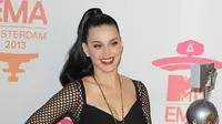 Wow! Katy Perry Terbang di Atas Panggung MTV EMA 2013