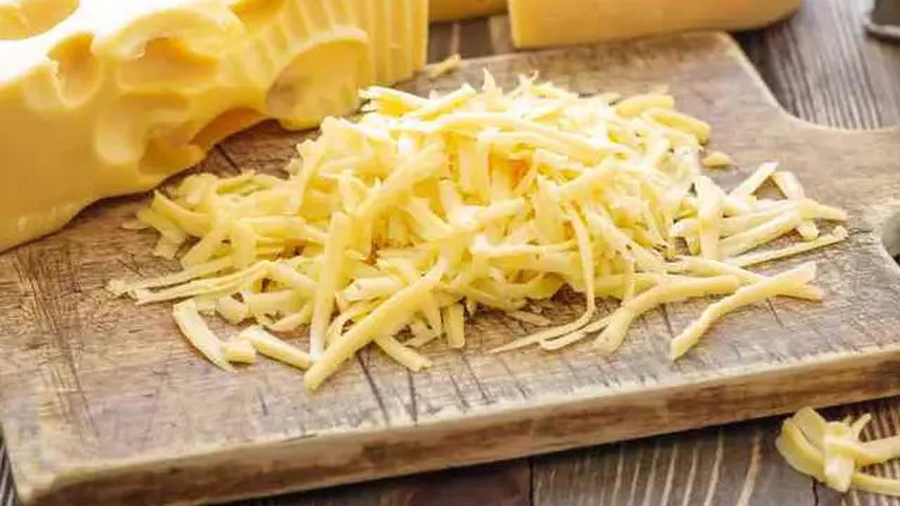 Keju Asal Sardinia Dikenal Paling Berbahaya di Dunia, Kok Bisa?