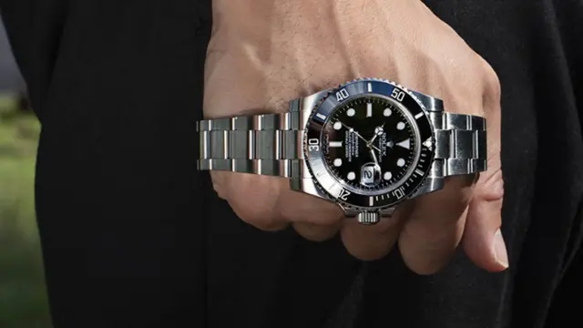 Kenakan jam tangan sebagai pelindung jari (Watchuseek)