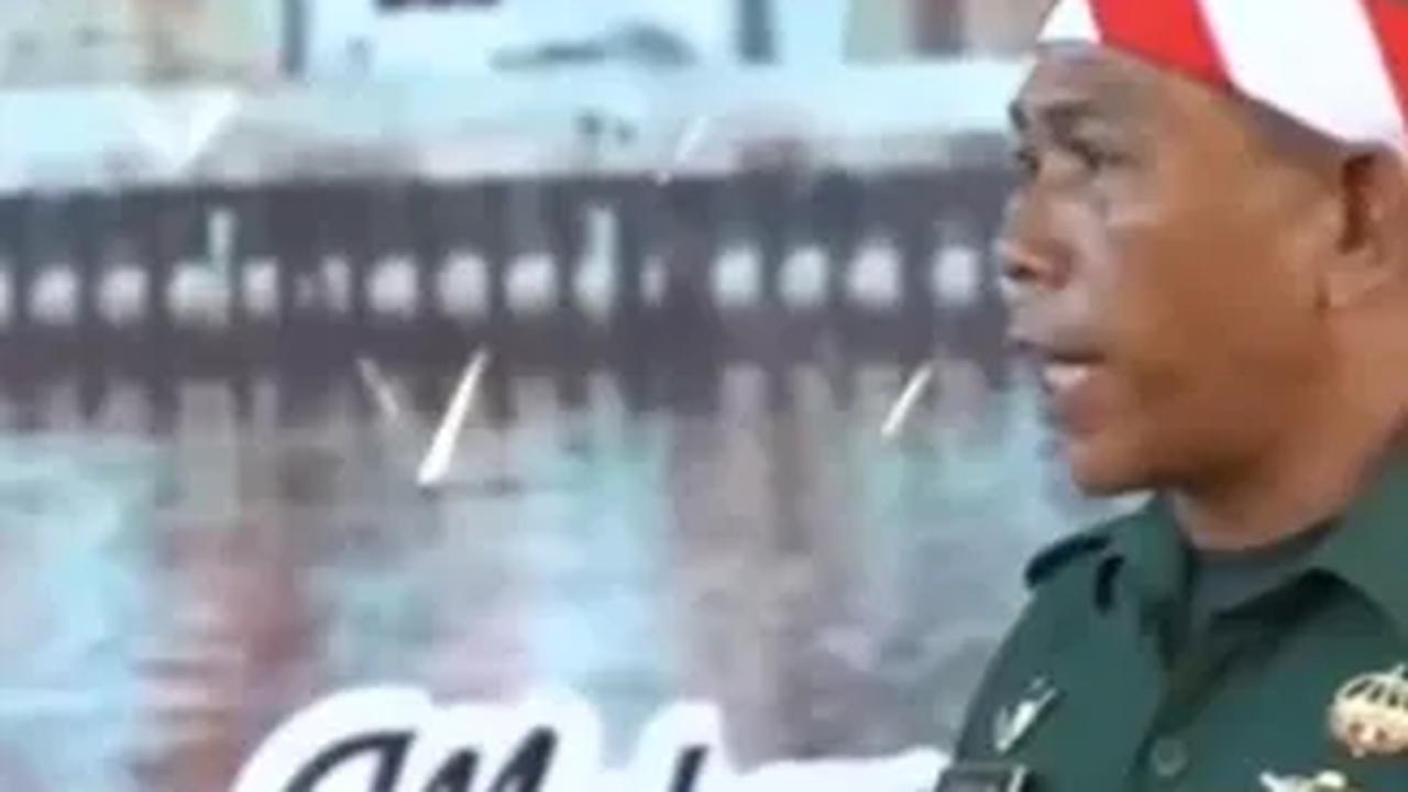 Mendengar namanya salah disebut, Mayjen Totok pun tersenyum. Dia lantas&nbsp; menanyakan umur si Babinsa.&nbsp;