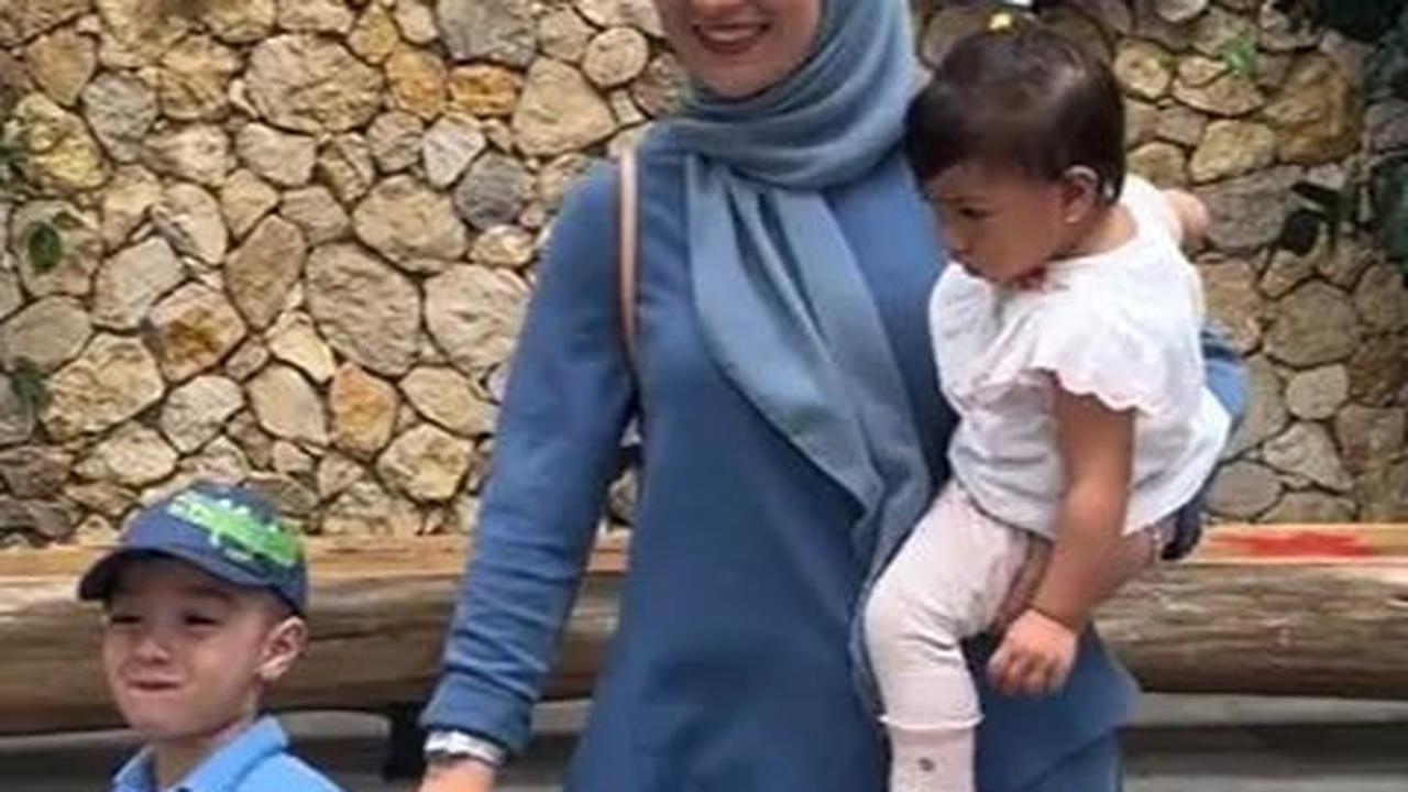 Meskipun Suami Telah Bebas, Irish Bella Ajak Anak Ke Kebun Binatang Tanpa Ammar Zoni
