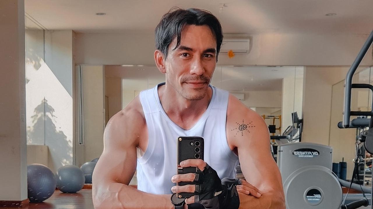 Pada foto terbarunya yang diunggah belum lama ini, otot-otot di kedua lengan Darius terlihat jelas.