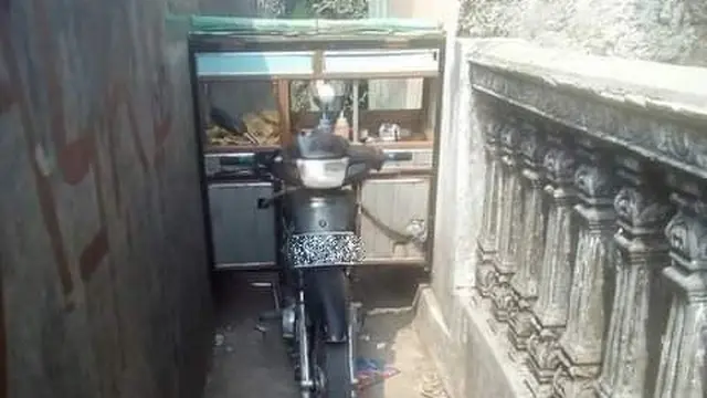 6 Potret Kendaraan Terjebak di Gang Sempit Ini Bikin Tepuk Jidat