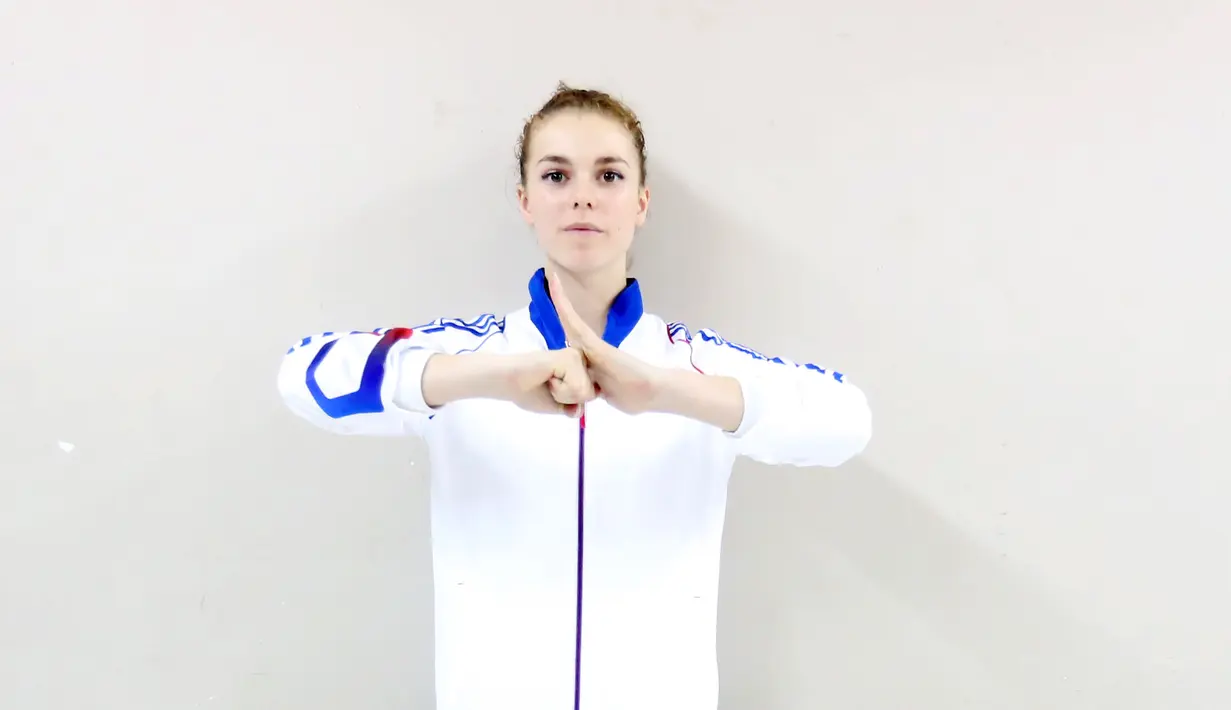 Atlet Wushu Asal Prancis, Juliette Vauchez yang bertanding pada Cabang Taolu Kejuaraan Dunia Wushu 2015 di Istora, Senayan, Jakarta,Selasa (17/11/2015). (Bola.com/Nicklas Hanoatubun)