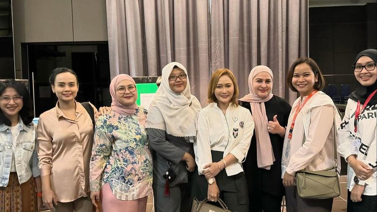 Wajah Inul Darasista Tampak Berseri-seri