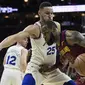 Usaha LeBron James untuk kalahkan Sixers sia-sia karena Cavaliers kalah tipis pada lanjutan NBA   (AP Photo/Chris Szagola)