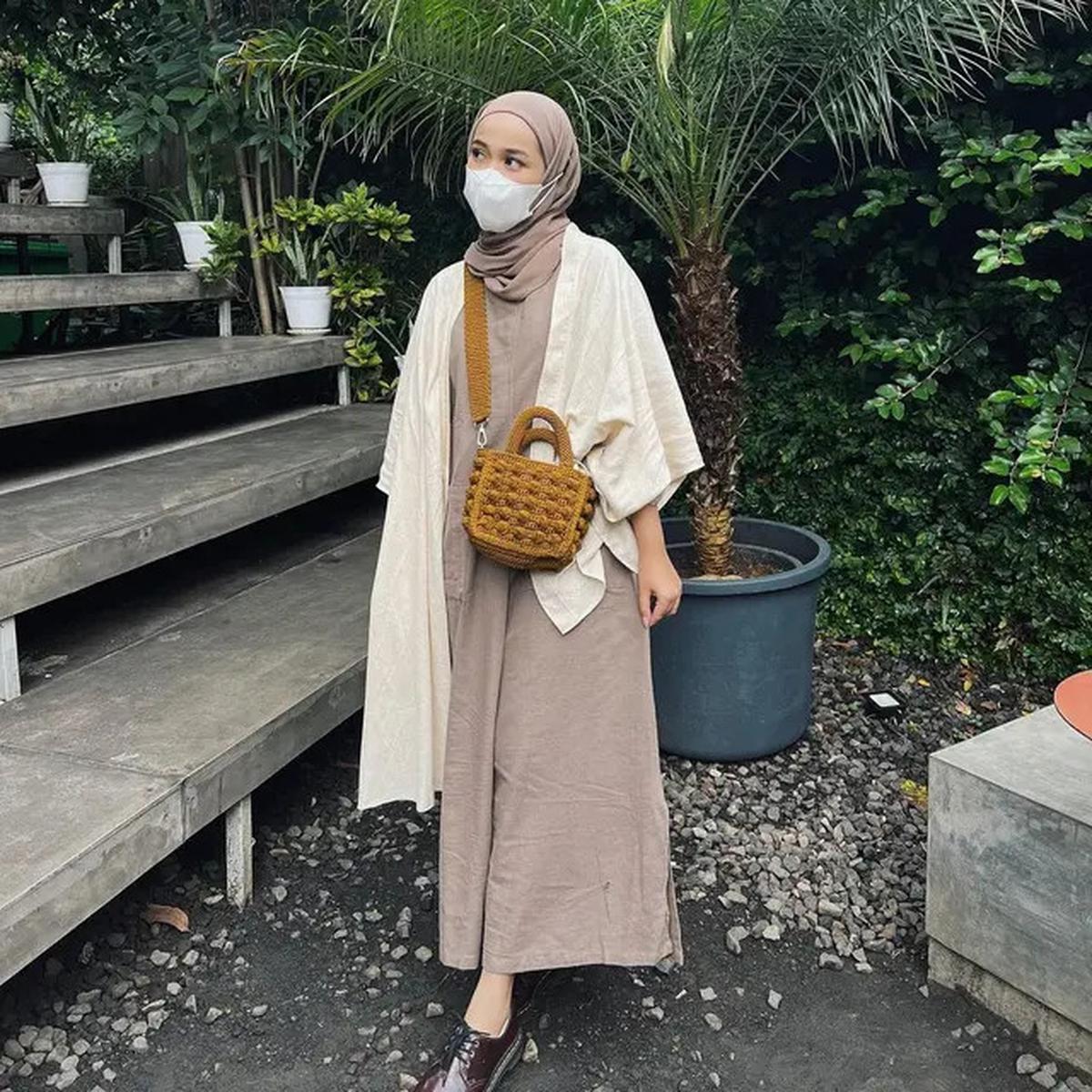 7 Ide Outfit Bukber, Siap Bikin Kamu Tampil Kece saat Bertemu Teman-Teman