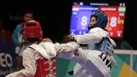 Aksi Taekwondoin Indonesia saat bertarung di Hall B Arena PRJ, Jakarta, Rabu (11/2/2018). Indonesia hanya meraih satu medali emas dari cabang Taekwondo.  (Bola.com/Nicklas Hanoatubun)