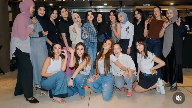 Gaya Geng Cendol Kembali Berkumpul Kocok Arisan-Rayakan Ulang Tahun Aurel Hermansyah. [@ririnekawati]