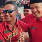 Bakal calon presiden atau bakal capres Ganjar Pranowo sempat bertemu dengan mantan Panglima TNI Jenderal (Purn) Andika Perkasa dalam momen acara peringatan Puncak Bulan Bung Karno 2023. (Liputan6.com/Nanda Perdana Putra)