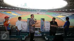 Pengelola GBK memberikan keterangan terkait kesiapan pelaksanaan Gelora Run 2016 di Stadion GBK Jakarta, Rabu (18/5/2016). Rencananya, Gelora Run 2016 akan digelar pada Minggu (22/6) dan diikuti sekitar 1500 peserta. (Liputan6.com/Helmi Fithriansyah)