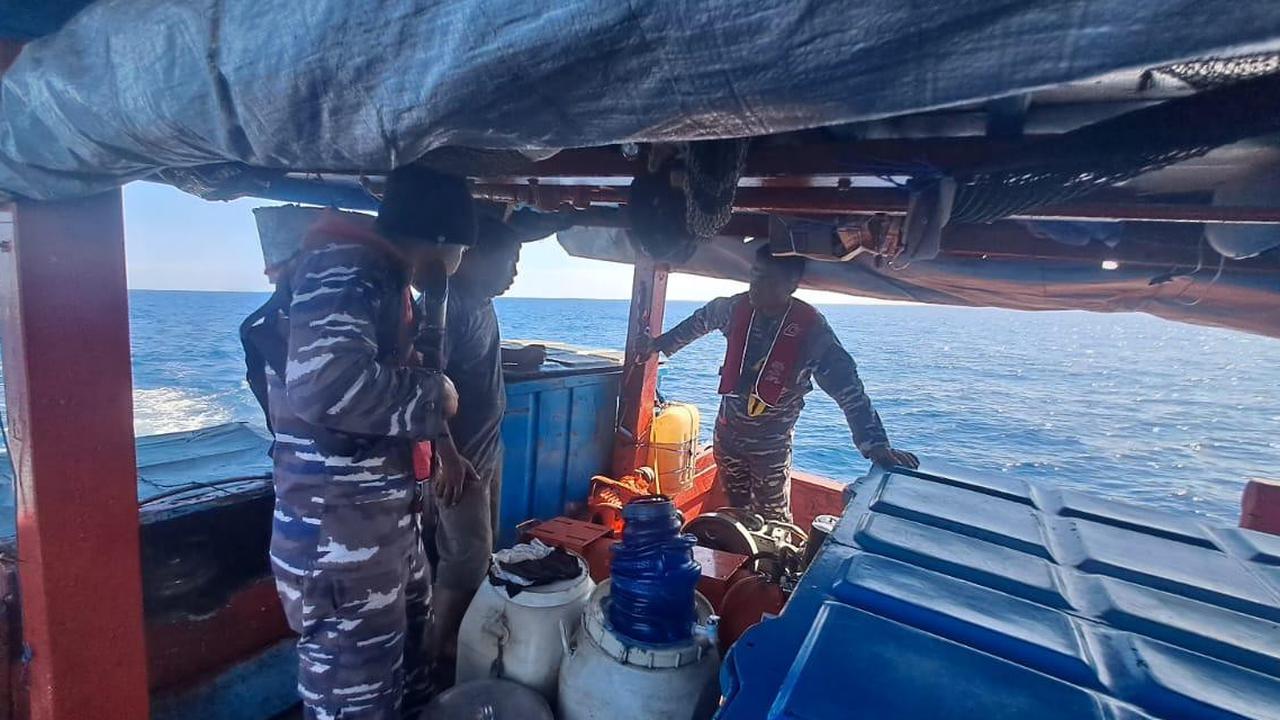 TNI AL Tangkap Kapal Pelaku Illegal Fishing di Nias, Amankan 1 Ton Ikan dan 7 ABK