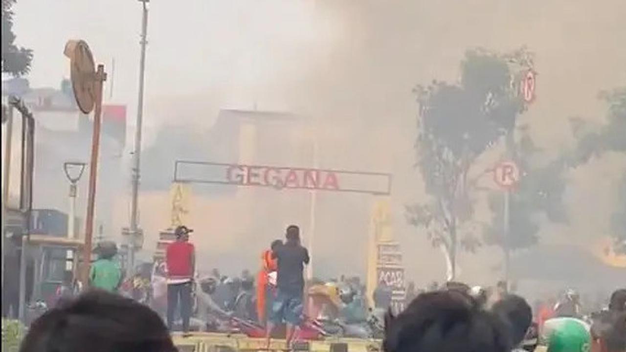 Warga Tangkap Lima Orang Setelah Kebakaran di Mako Gegana Polri