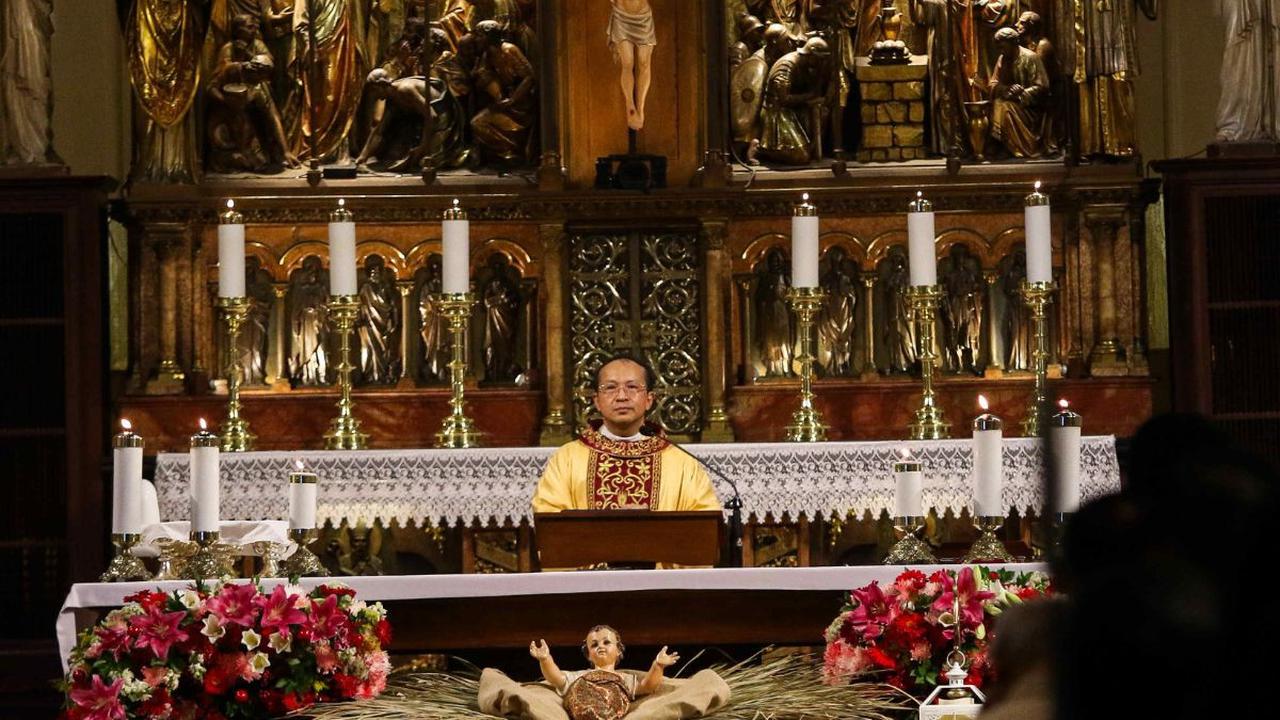 Gereja Katedral Jakarta menggelar misa malam Natal pada Minggu (24/12/2023). Ribuan jemaah menghadiri misa yang menjadi bagian dari rangkaian perayaan Natal bertema ''Kemuliaan kepada Allah dan Damai Sejahtera di Bumi' tersebut.
