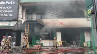 Kebakaran Hanguskan Rumah Makan di Margonda Saat Suasana Lebaran