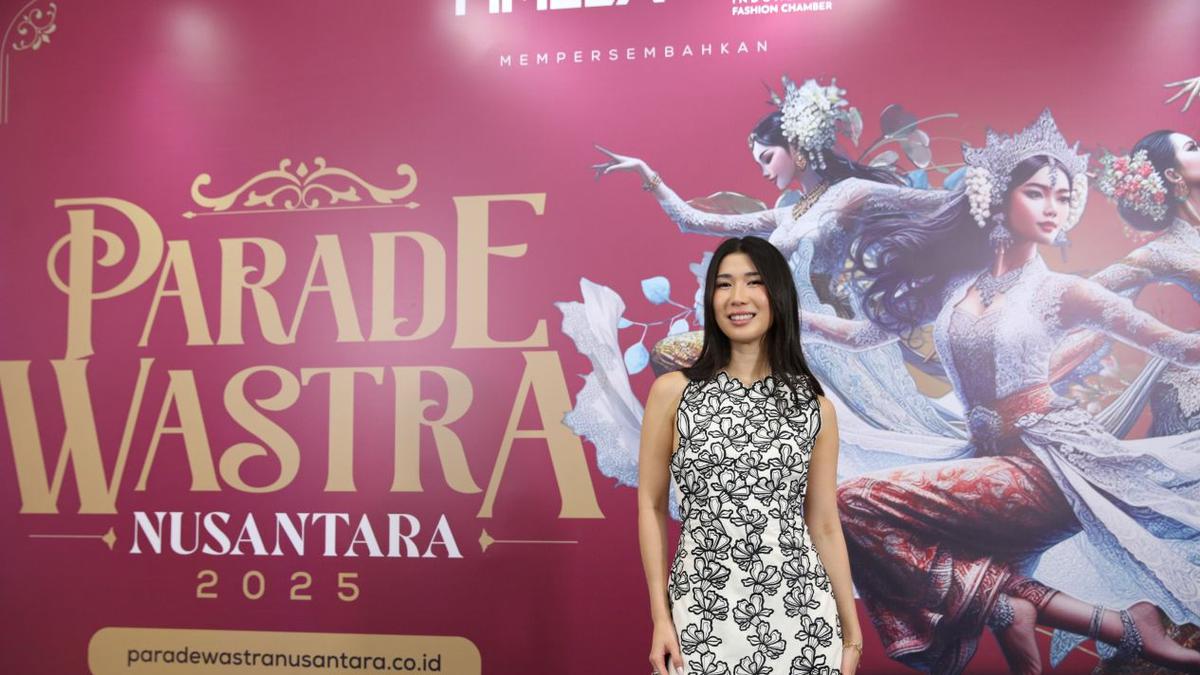 Christie Tampil Memukau di Parade Wastra Nusantara