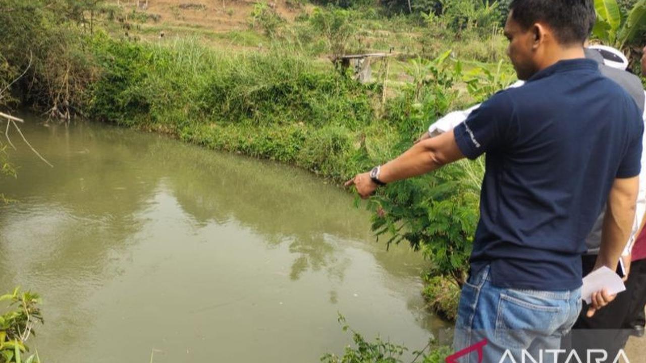 Selain itu, informasi kecelakaan itu terungkap saat orang tua korban melapor ke pihak sekolah, di mana anaknya tak kunjung pulang usai kegiatan di sekolah.