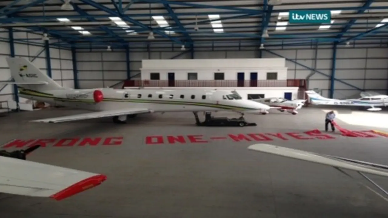 Banner Moyes out (101greatgoals)