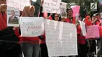Karyawan eks Seven Eleven menggelar demonstrasi menuntut pesangon yang sampai kini belum turun.