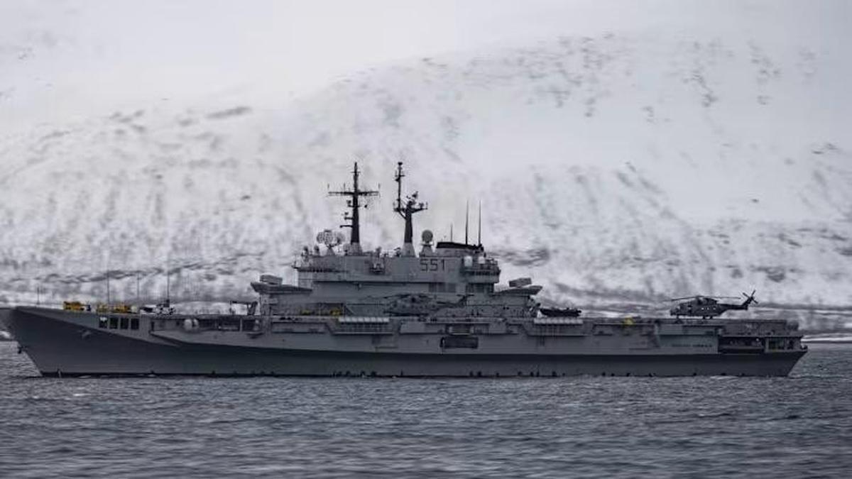 Kapal Induk asal Italia Giuseppe Garibaldi.