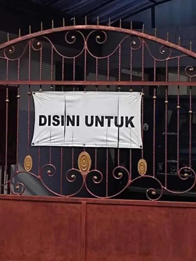 Spanduk Tak Lengkap Lucu