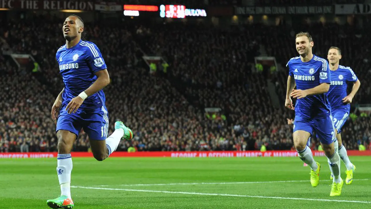 Selebrasi Drogba setelah bobol gawang MU
