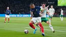 Prancis makin kokoh menempati puncak klasemen Grup B. Hasil itu didapatkan setelah mereka menaklukkan tamunya Republik Irlandia 2-0 dalam laga lanjutan Kualifikasi Euro 2024. (AP Photo/Michel Euler)