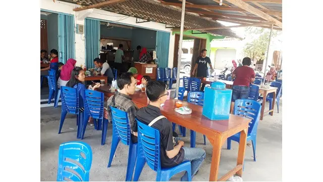 Suasana di mi ayam goreng mekaton