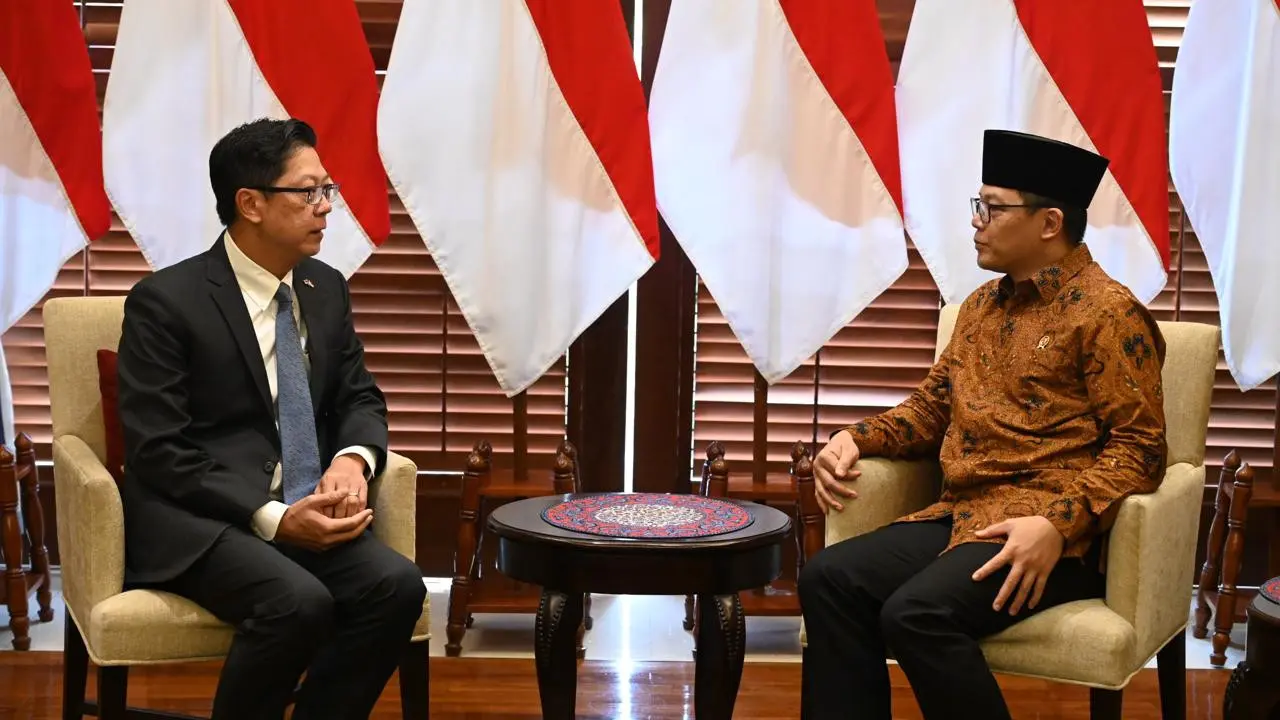Pertemuan bilateral antara Menlu RI Sugiono (kanan) dan Duta Besar Thailand untuk Indonesia  Prapan Disyatat (kiri) di Kantor Kemlu RI, Rabu (12/3/2025). (Dok. Kemlu RI)