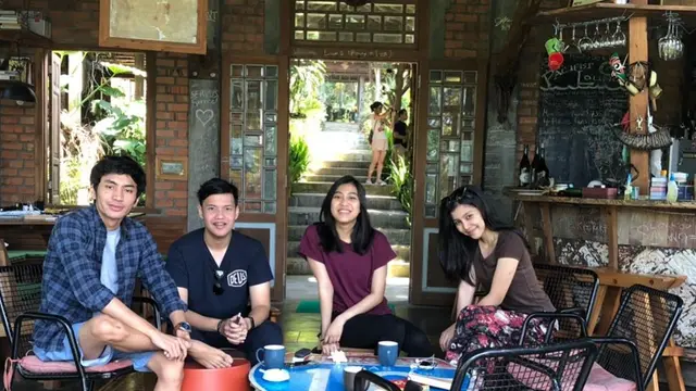 7 Potret Mesra Irshadi Bagas Pemeran Farel Heart Series Bersama Kekasih