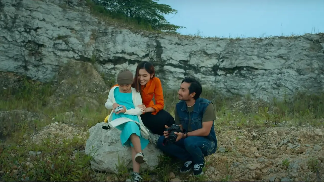 Trailer Resmi Film Kartu Pos Wini
