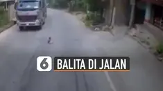 Untuk para orangtua, jangan pernah membiarkan anak-anak bermain sendirian tanpa pengawasan, apalagi di jalan raya.