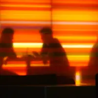 Diskusi dengan pasangan untuk mengkomunikasikan batasan masing-masing (Foto: Freeimages.com)