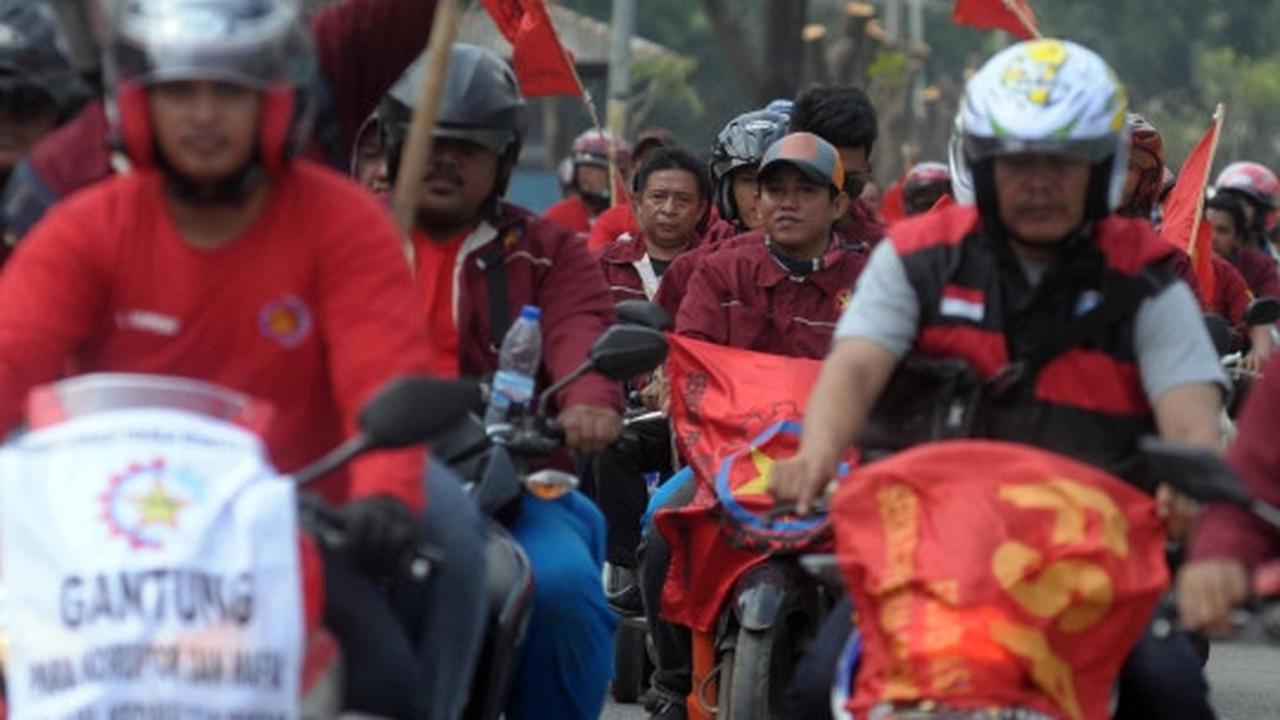 Aksi buruh Pulogadung sweeping pabrik pakai motor mewah