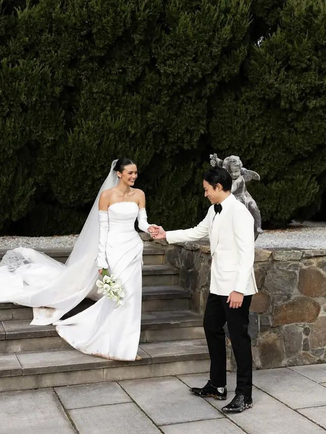 Pesona Anggun Amanda Rawles Menikah di Australia, Berbalut Gaun Pengantin Modern Klasik Karya Hian Tjen