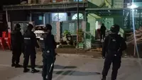 Tim Gegana Brimob Polda Sulsel bersiaga di depan Masjid Mujahidin Makassar (Liputan6.com/Istimewa)