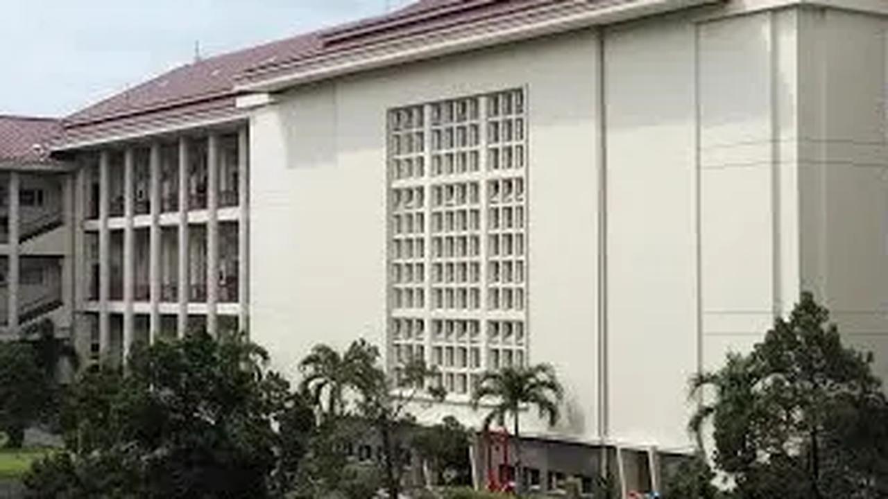 Muncul Baliho Jokowi Alumnus Memalukan Diganti Jadi Membanggakan, Kampus UGM Beri Penjelasan Begini