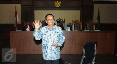 Jero Wacik saat menjalani sidang vonis di Pengadilan Tindak Pidana Korupsi (Tipikor), Jakarta, Selasa (9/2). Jero Wacik Divonis 4 Tahun Penjara dan Ganti Uang Rp 5 Miliar. (Liputan6.com/Helmi Afandi)