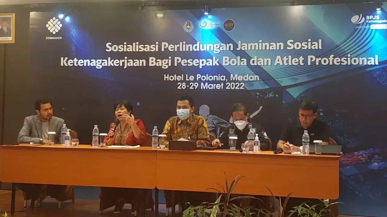 Sosialisasi Perlindungan Jaminan Sosial Ketenagakerjaan bagi Pesepak Bola dan Atlet Profesional di Medan, Sumater Utara, Selasa (29/3/2022).