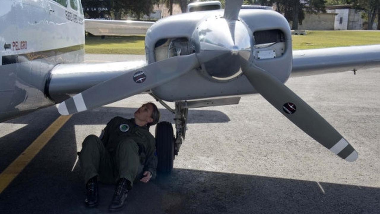 Cantiknya Maria Eugenia, pilot wanita pertama militer Uruguay