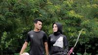 Dani Pratama bersama sang istri yang merupakan atlet panah. (Nandang Permana/Bola.com)