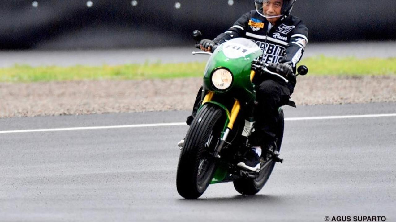 Gaya Jokowi dan Sepeda Motornya