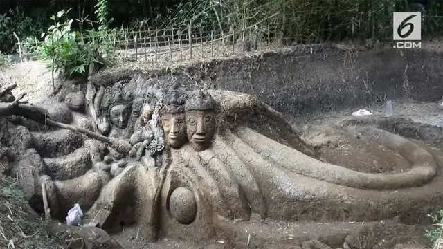 Sebuah situs arca kuno dalam galian tanah di Jember, Jawa Timur, mendadak menjadi viral.
