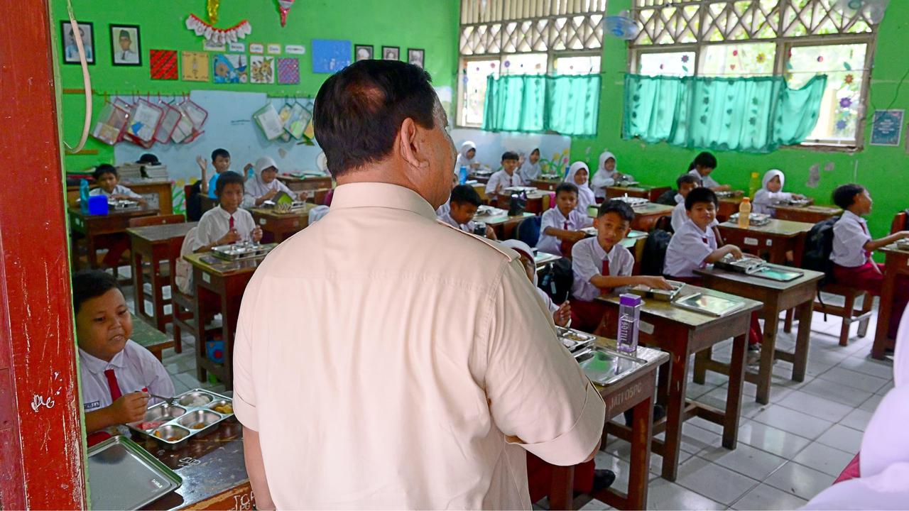 Prabowo tinjau Makan Bergizi Gratis di SD dan TK di Jakarta Timur