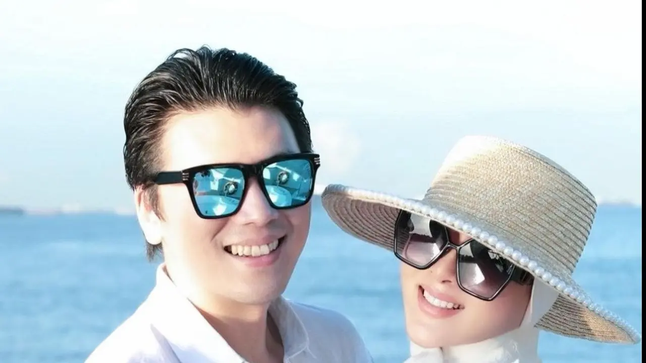 Syahrini dan Reino Barack