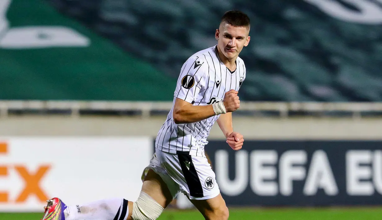 Christos Tzolis. Striker PAOK dan Timnas Yunani U-19 ini tipikal pemain serba bisa. Ia dapat dengan lincah bermain di sayap namun juga sangat tajam bila di dorong ke depan. Tercatat, ia sudah mengemas 16 gol dalam 36 pertandingan bersama PAOK musim ini. (AFP/Sakis Savvides)