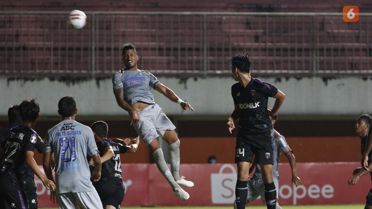 FOTO: Ezra Walian Cetak Gol Perdana dan Kemenangan Persib Bandung di Piala Menpora 2021