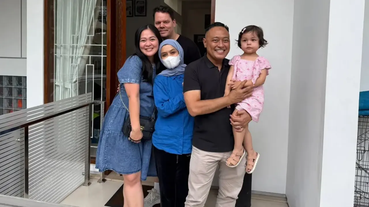 6 Potret Kegiatan Gracia Indri Pulang ke Indonesia, Baby Bump Curi Perhatian