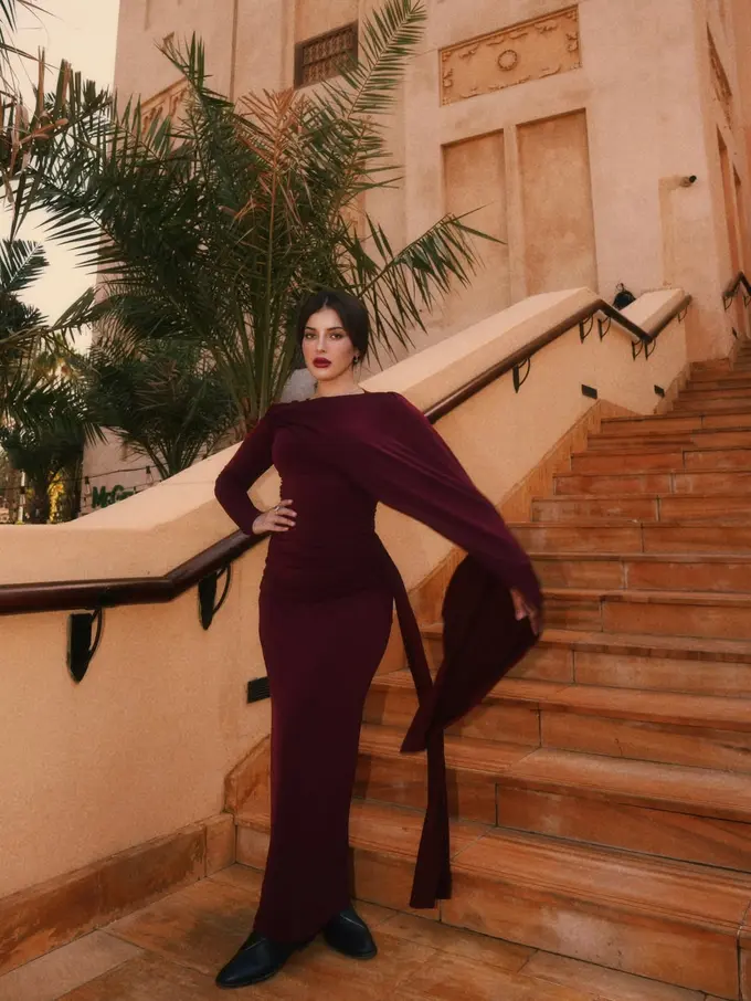 Pesona Lady in Red Tasya Farasya, Tetap Elegan dan Berkelas dengan Dress Rp100 Ribuan